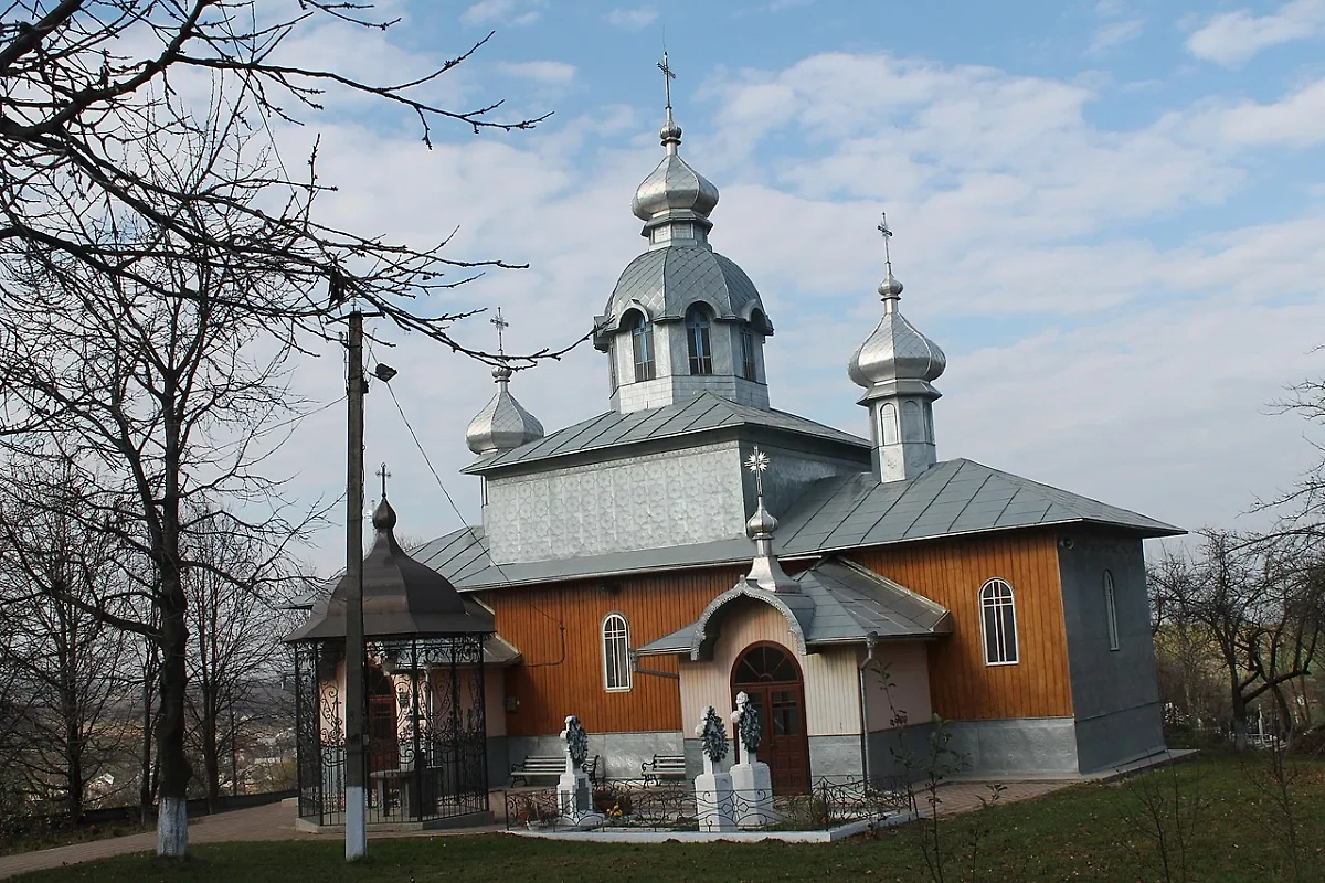 Храм в Верхних Становцах на Украине. Обложка © Wikipedia 