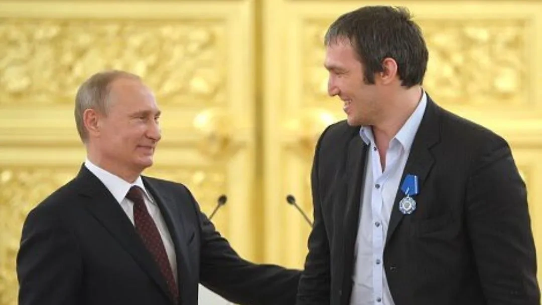 Владимир Путин и Александр Овечкин. Обложка © Instagram (признан экстремистской организацией и запрещён на территории Российской Федерации)/ aleksandrovechkinofficial