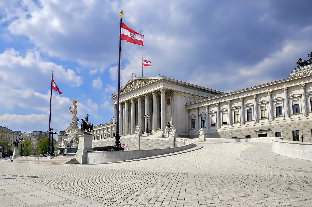 Парламент Австрии. Обложка © Shuttertock / FOTODOM / ElenaZet