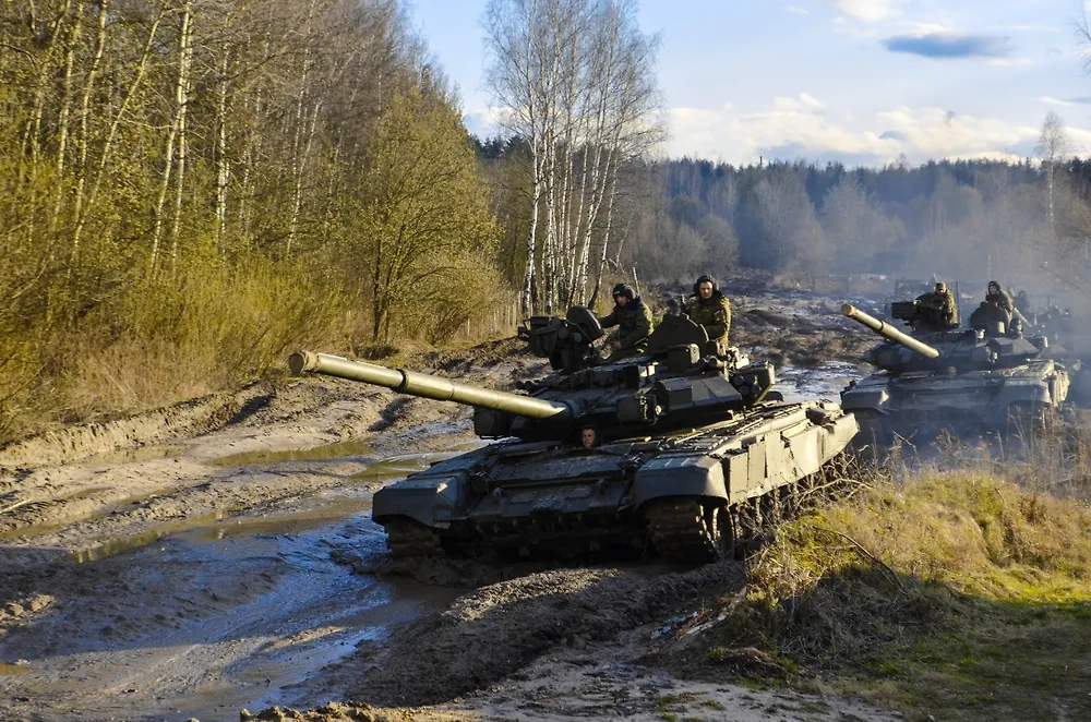 Танк Т-90. Обложка © Shutterstock / FOTODOM / Maksim Safaniuk
