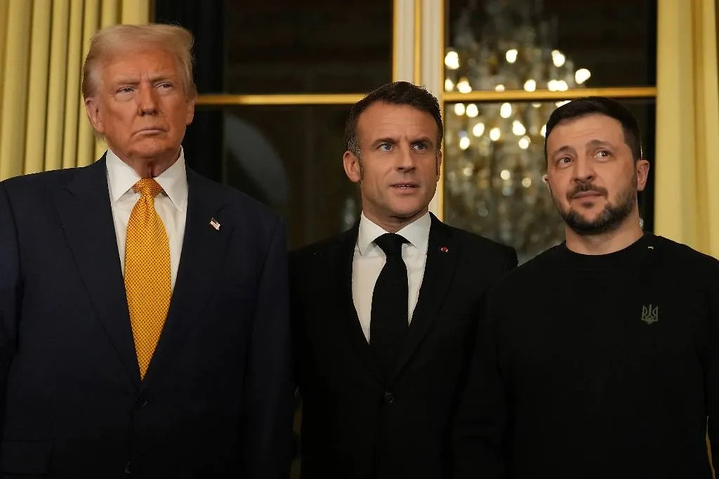 Дональд Трамп, Эмманюэль Макрон и Владимир Зеленский. Фото © ТАСС / AP / Aurelien Morissard