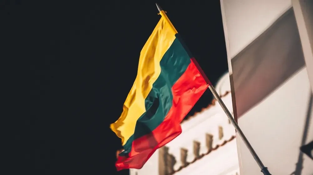 Обложка © Shutterstock / FOTODOM / A. Aleksandravicius
