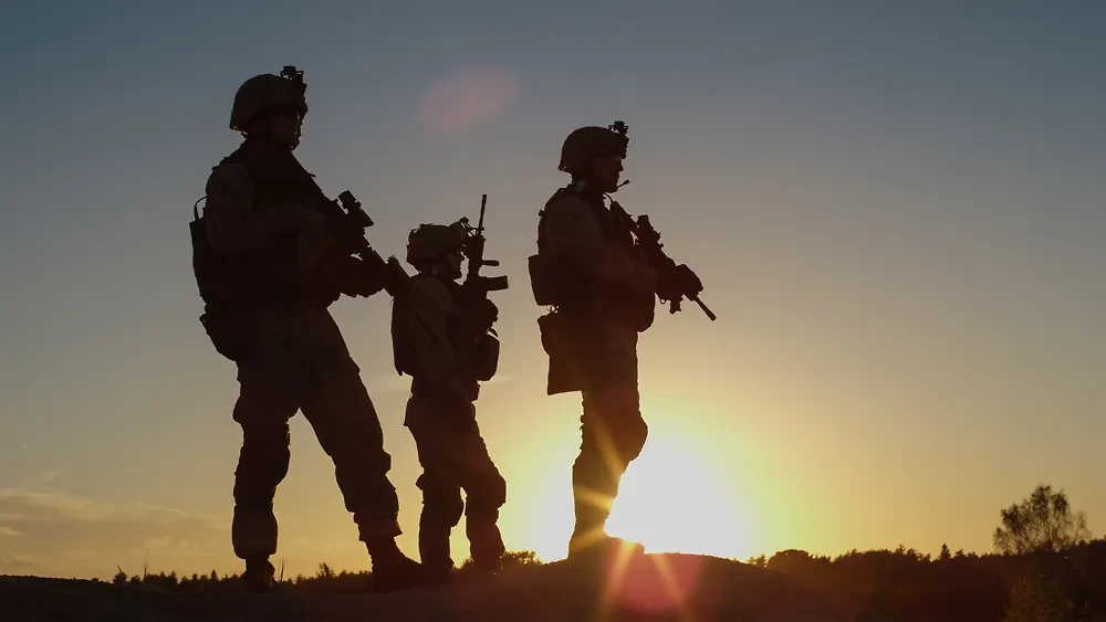 Военные. Обложка © Shutterstock / FOTODOM / Gorodenkoff