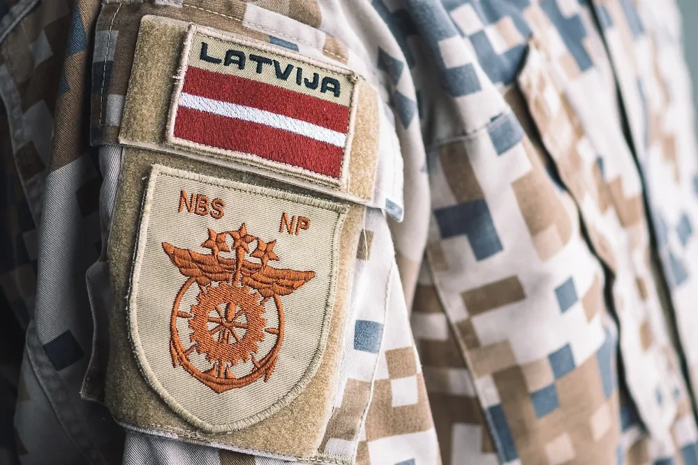 Военнослужащий Латвии. Обложка © Shutterstock / FOTODOM / Michele Ursi 