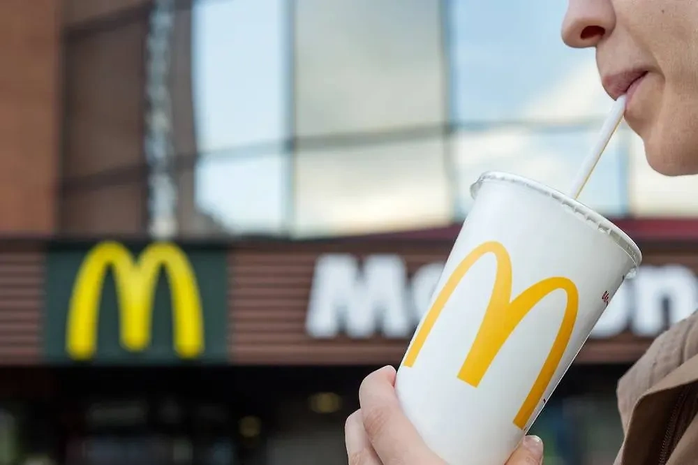 Ресторан McDonald&#x27;s. Обложка Shutterstock / FOTODOM / 8th.creator
