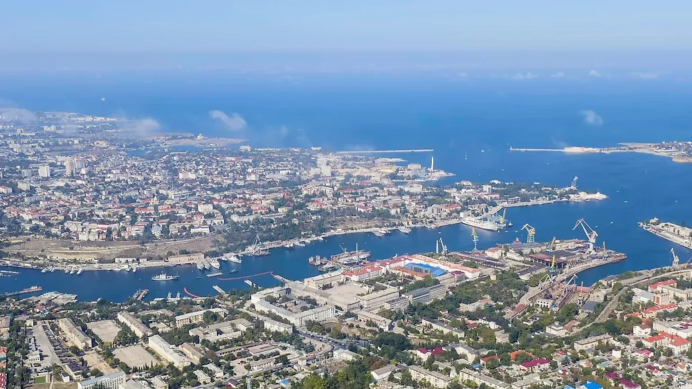 Крым. Обложка © Shutterstock / FOTODOM / Collection Maykova