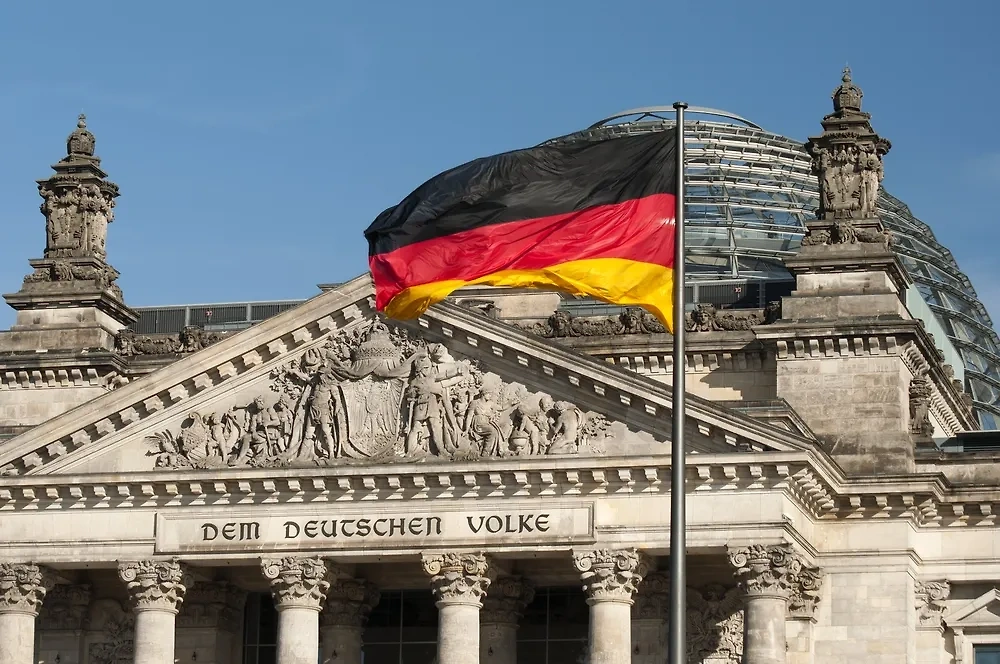 Флаг Германии. Обложка © Shutterstock / FOTODOM / AR Pictures
