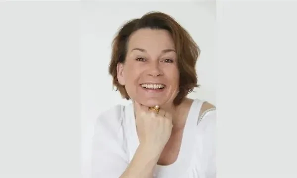Журналист и писательница Александра Фрёлих. Обложка © Издательство Droemer Knaur / Melanie Dreysse