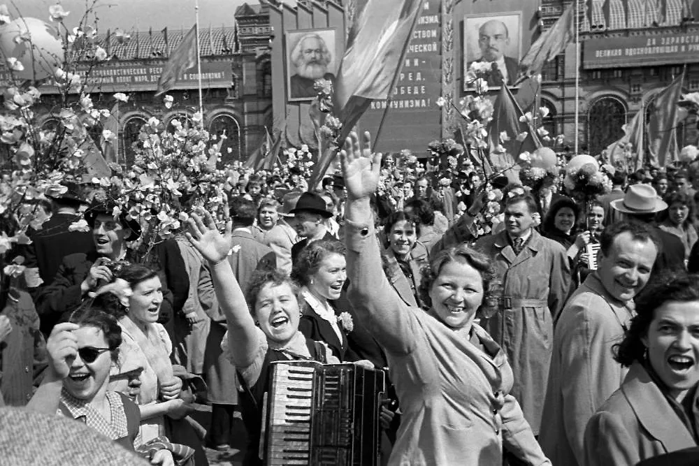 История празднования 1 Мая в СССР: от идеологии к народным гуляньям. Фото © Фотохроника ТАСС