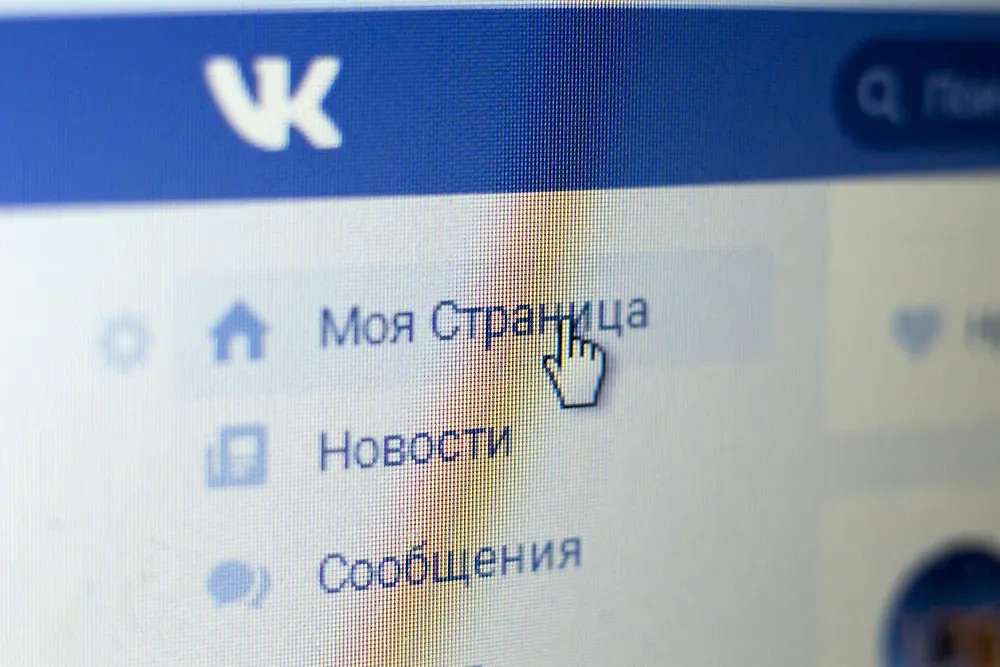 «ВКонтакте» упростила получение синей галочки верификации. Обложка © Shutterstock / FOTODOM / An147yus