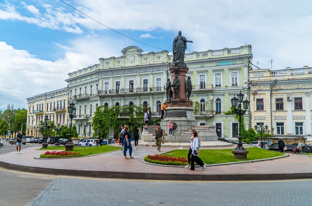 Памятник Екатерине II в Одессе. Обложка © Shutterstock / FOTODOM / Roaming Pictures