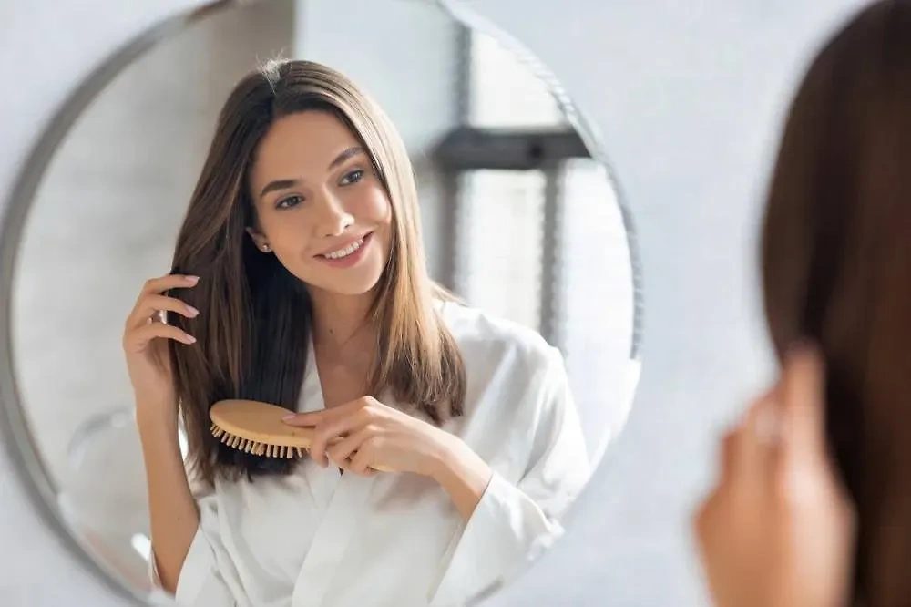 Зеркала и фотографии: почему их опасно выносить из дома в мае. Фото © Shutterstock / FOTODOM / Prostock-studio