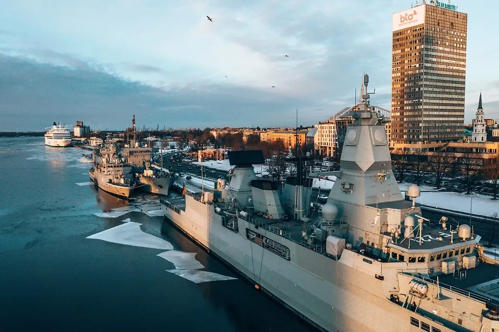 Военные корабли НАТО. Обложка © freepik / wirestock