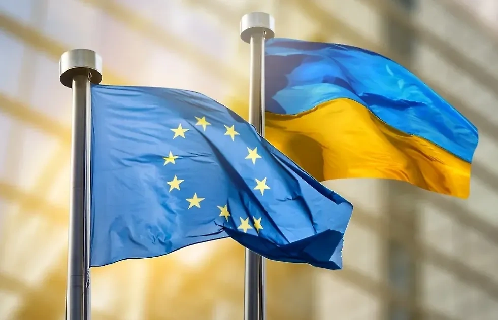 Флаги Украины и ЕС. Обложка © Shutterstock / FOTODOM / artjazz