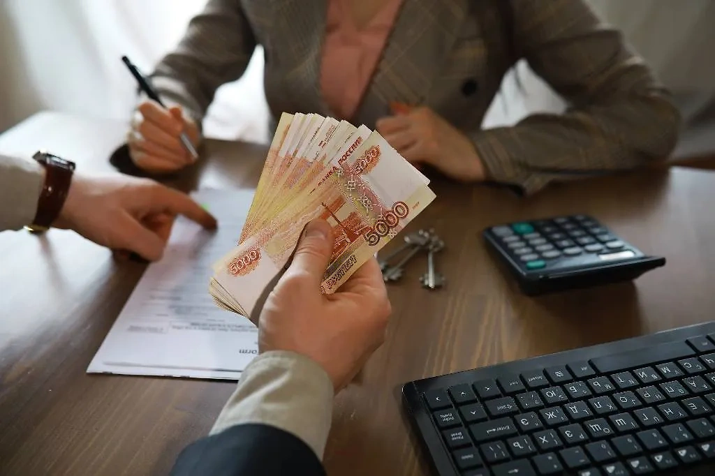 Деньги. Обложка © Shutterstock / FOTODOM / alexkich