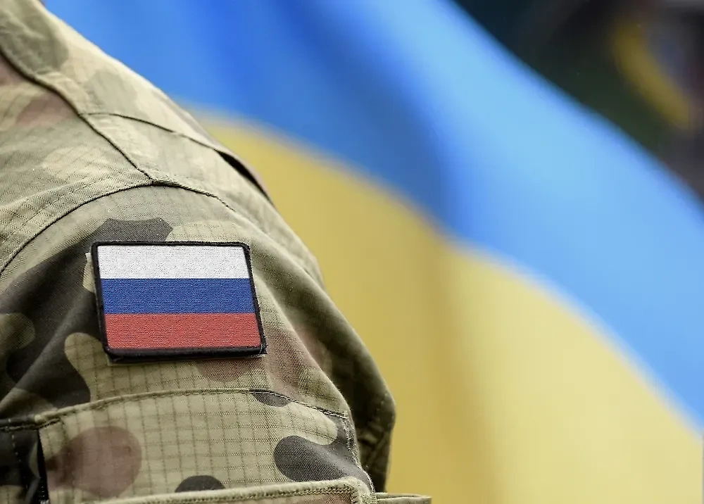 Солдат ВС РФ. Обложка © Shutterstock / FOTODOM / Bumble Dee