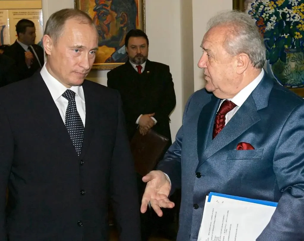 Президент России Владимир Путин и президент Российской академии художеств Зураб Церетели во время встречи 2006 году. Фото © ИТАР-ТАСС/ Сергей Жуков