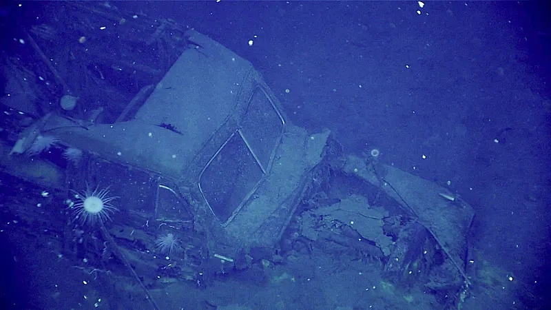 Найденный на палубе USS Yorktown автомобиль Ford Super Deluxe. Фото © NOAA