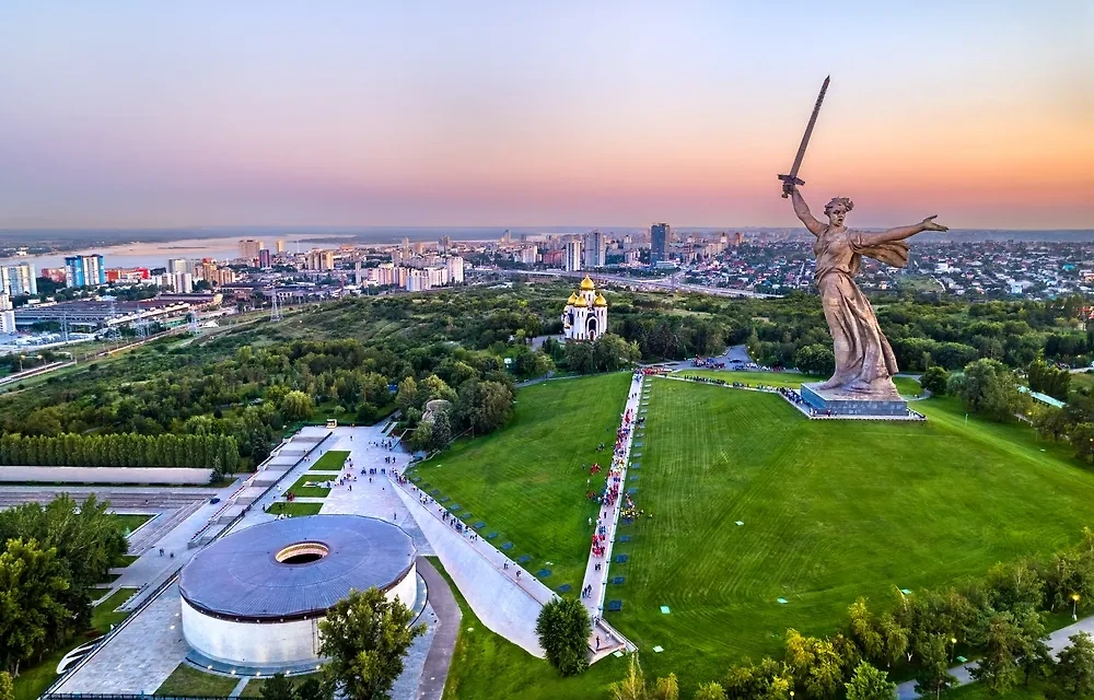 Вид на Волгоград. Обложка © Shutterstock / FOTODOM / Leonid Andronov