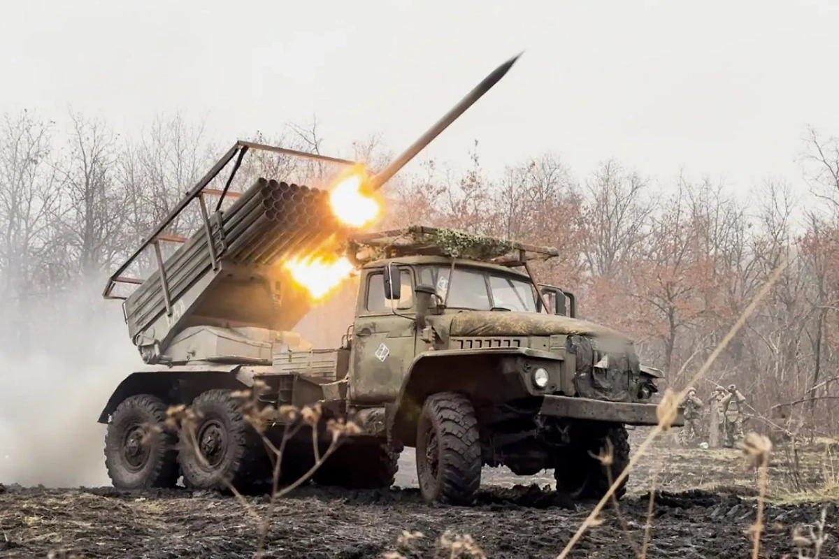 Российская установка РСЗО «Град» ведёт огонь в зоне СВО. Обложка © Telegram / Минобороны России
