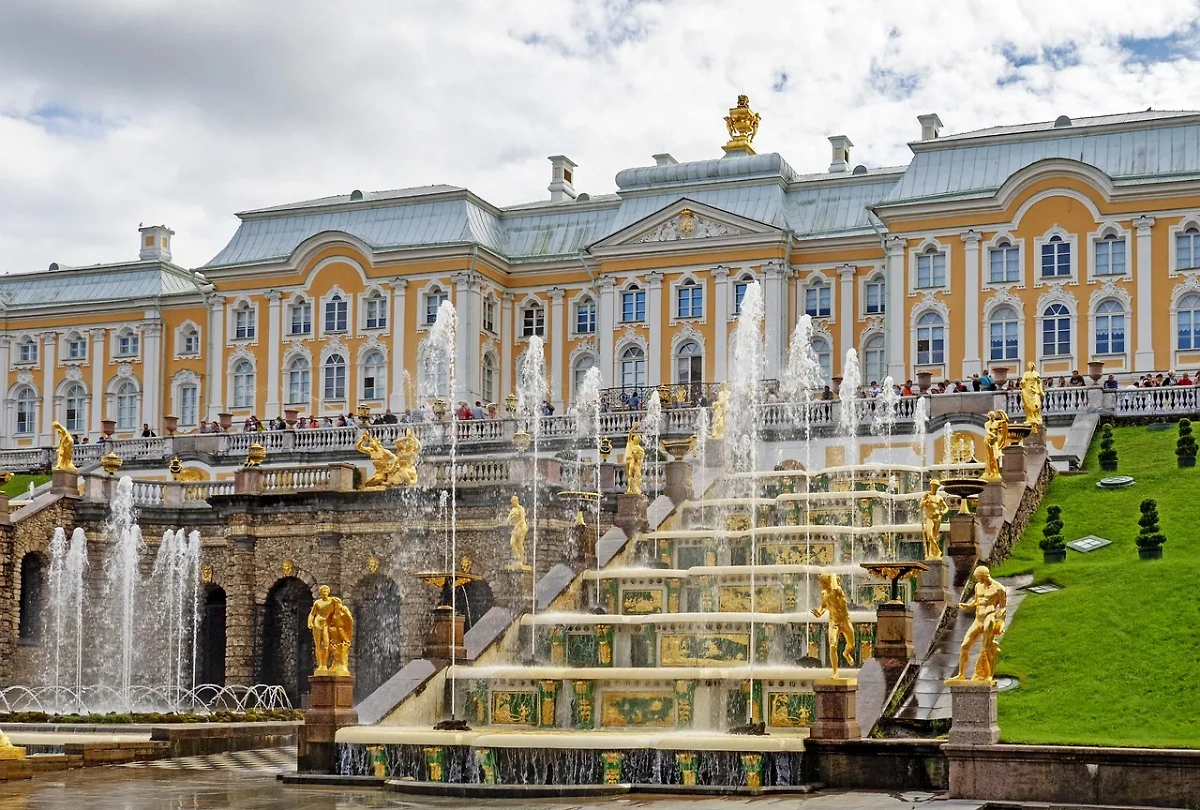 Петергоф. Обложка © pixabay / schliff