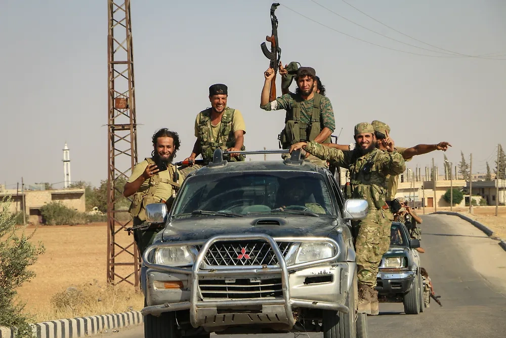 Боевики в Алеппо. Обложка © Shutterstock / FOTODOM / Mohammad Bash