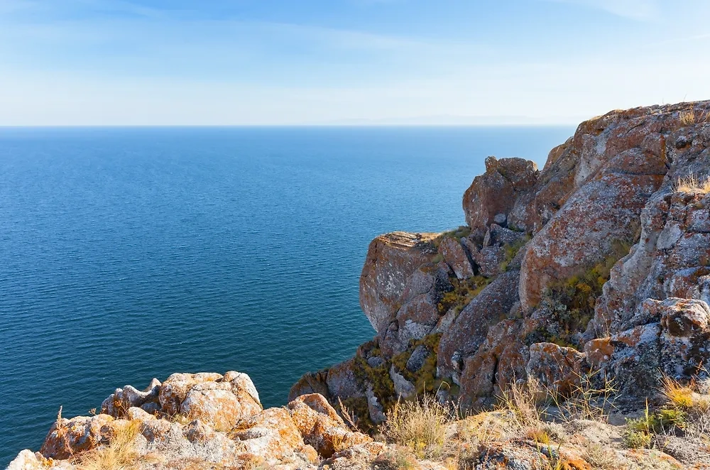Вид на Байкал. Обложка © Shutterstock / FOTODOM / Katvic