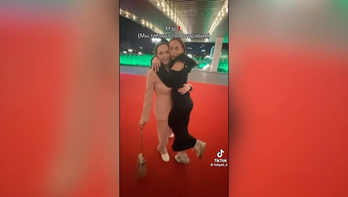 Девушка-героиня скандального видео с матерью Юлией Шевцовой. Обложка © TikTok