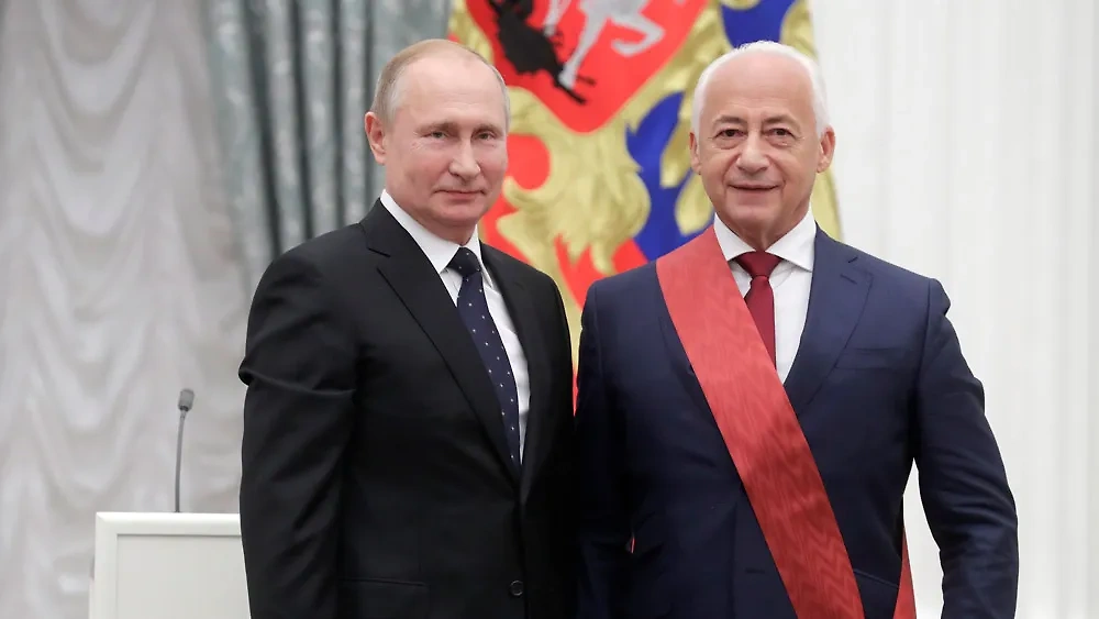 Владимир Путин и Владимир Спиваков. Обложка © ТАСС / Михаил Метцель