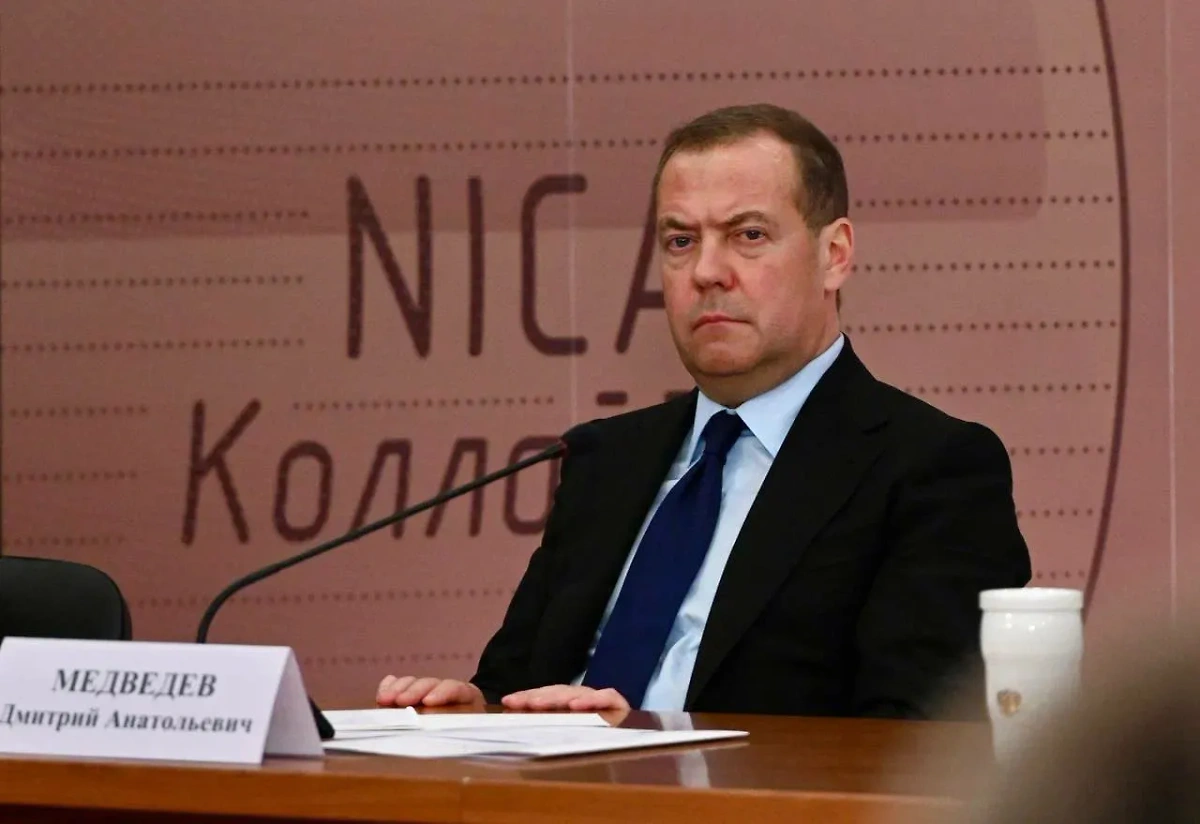 Дмитрий Медведев. Обложка © Life.ru