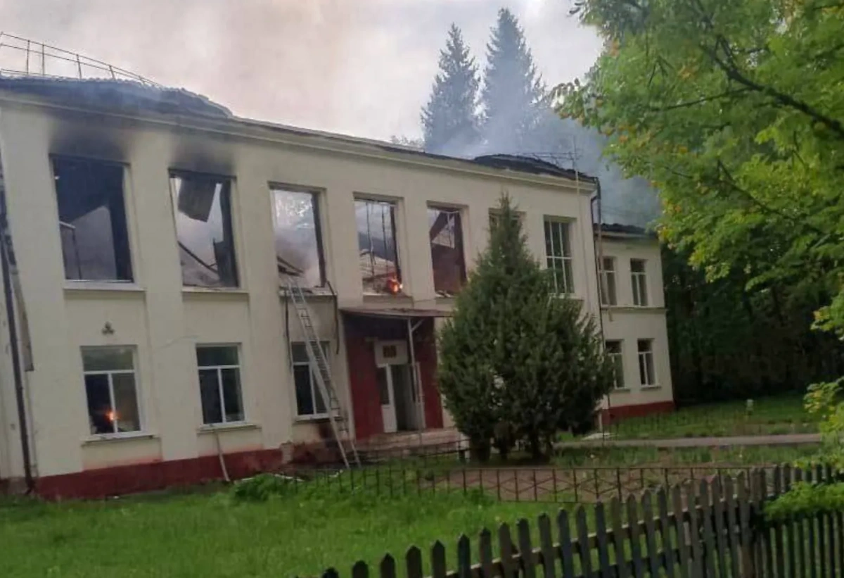 ВСУ атаковали школу в Брянской области. Обложка © Telegram / ПОГРАНИЧНИК ИЗ АДА