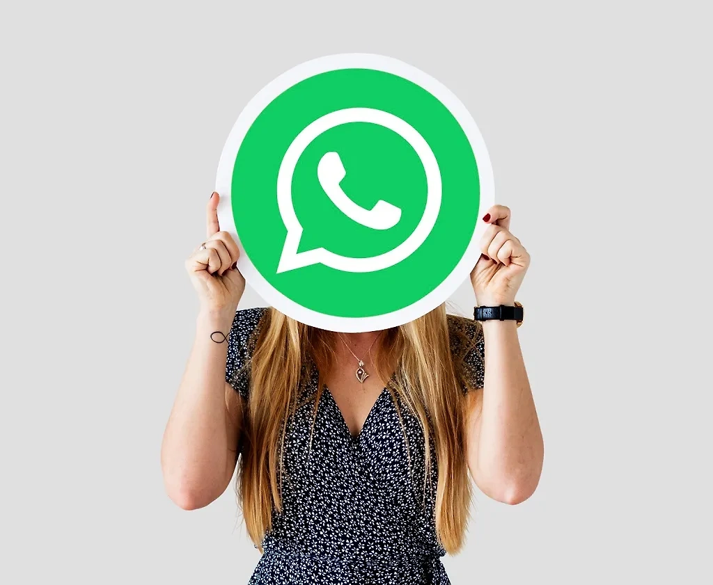 WhatsApp. Обложка © freepik / rawpixel.com