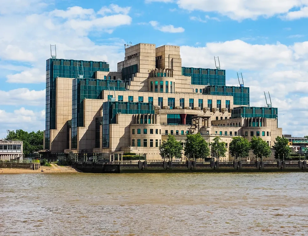 Британская разведка MI6. Обложка © Shutterstock / FOTODOM / Claudio Divizia