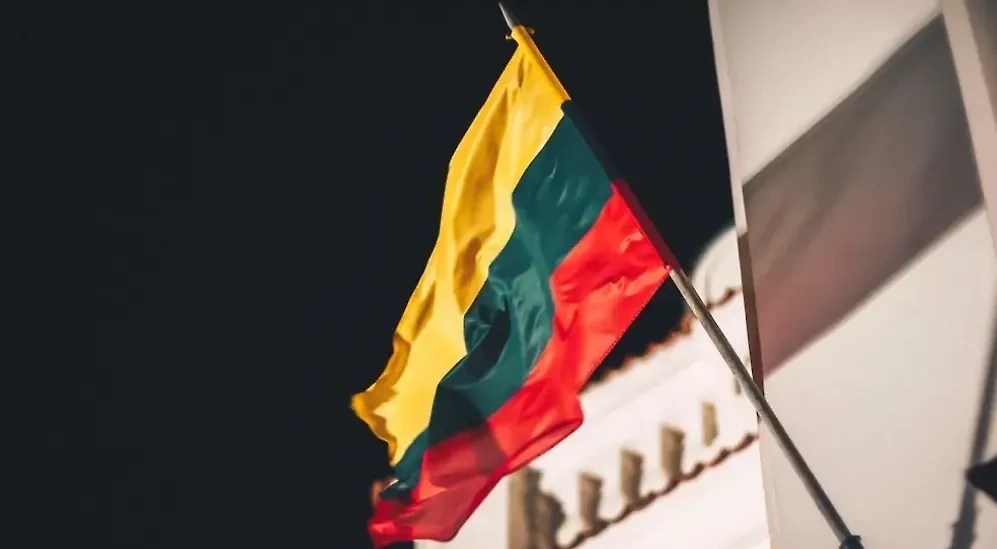 Обложка © Shutterstock / FOTODOM / A. Aleksandravicius