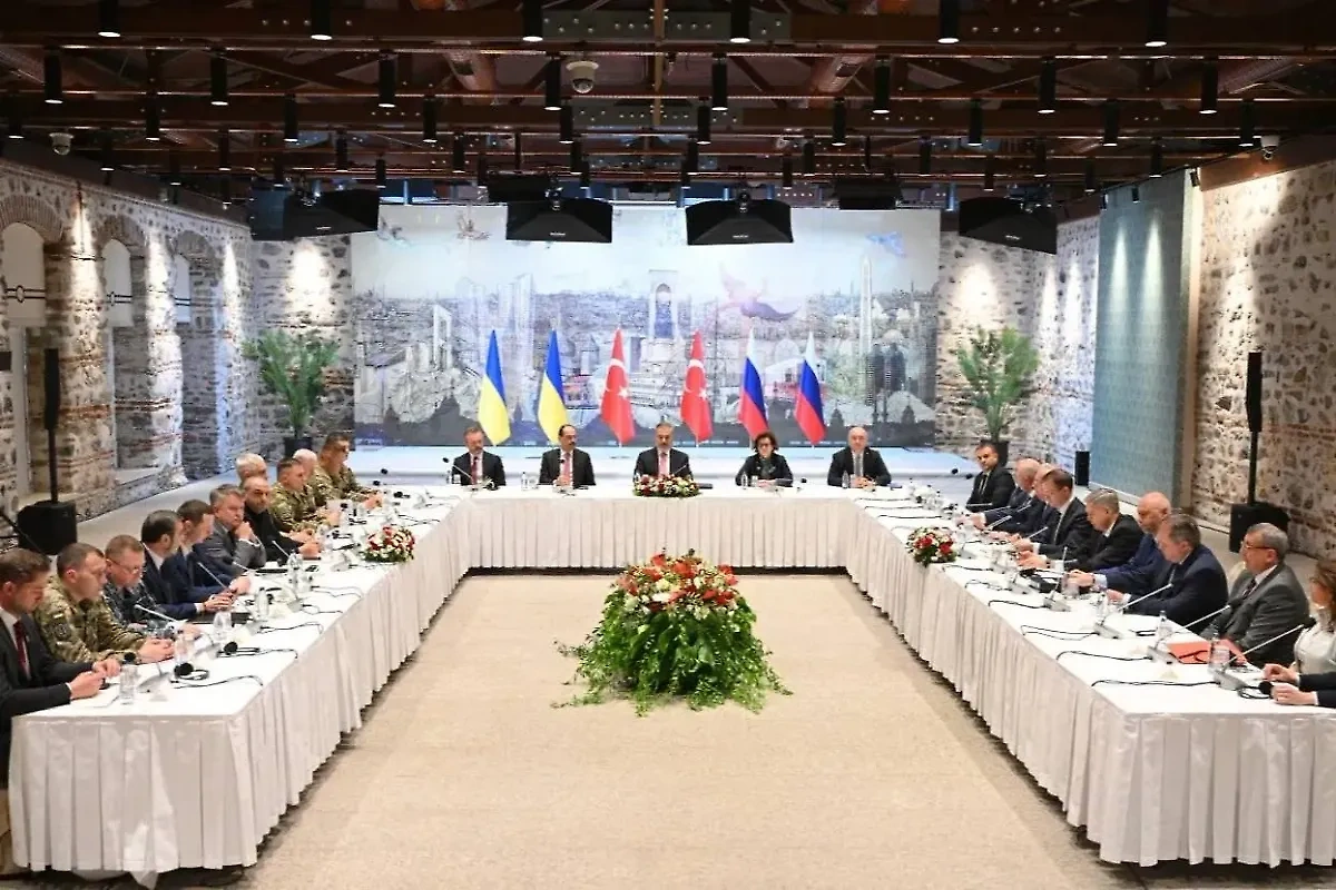 Переговоры в Стамбуле. Обложка © Telegram / МИД России