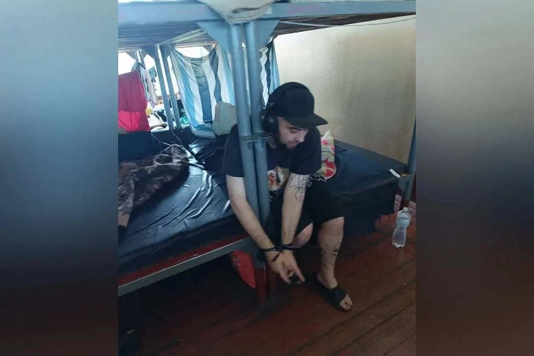 Прикованный к кровати мобилизованный. Обложка © X / Lord Bebo