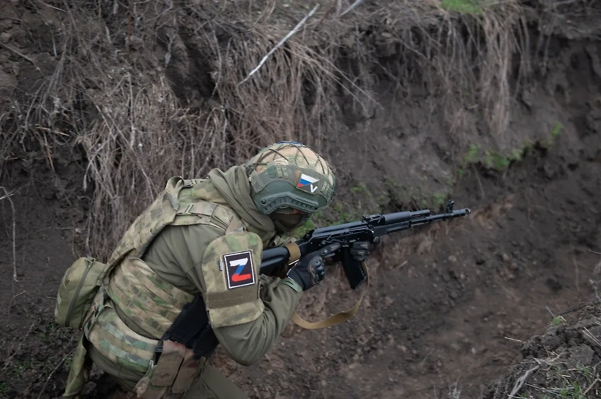Боец ВС РФ. Обложка © Shutterstock / FOTODOM / Sergey Nikonov