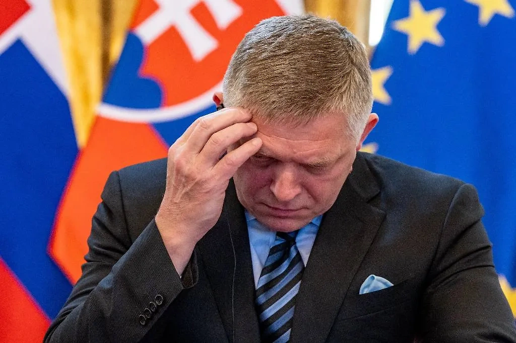 Роберт Фицо. Обложка © ТАСС / EPA / MARTIN DIVISEK