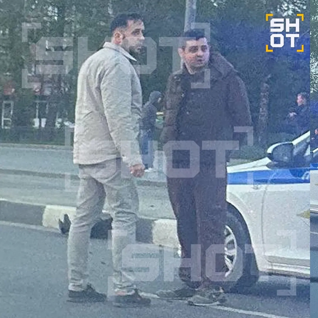 Предполагаемый водитель Chevrolet Camaro Дмитрий Дубовенков на месте ДТП в Туле. Фото © Telegram / SHOT
