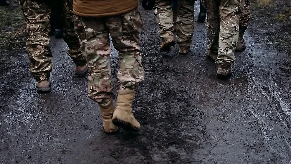 Военные. Обложка © Shutterstock / FOTODOM / Madonova