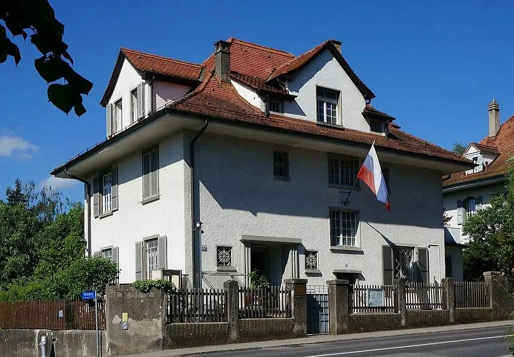 Посольство Российской Федерации в Швейцарии. Обложка © wikimedia / Beat Estermann