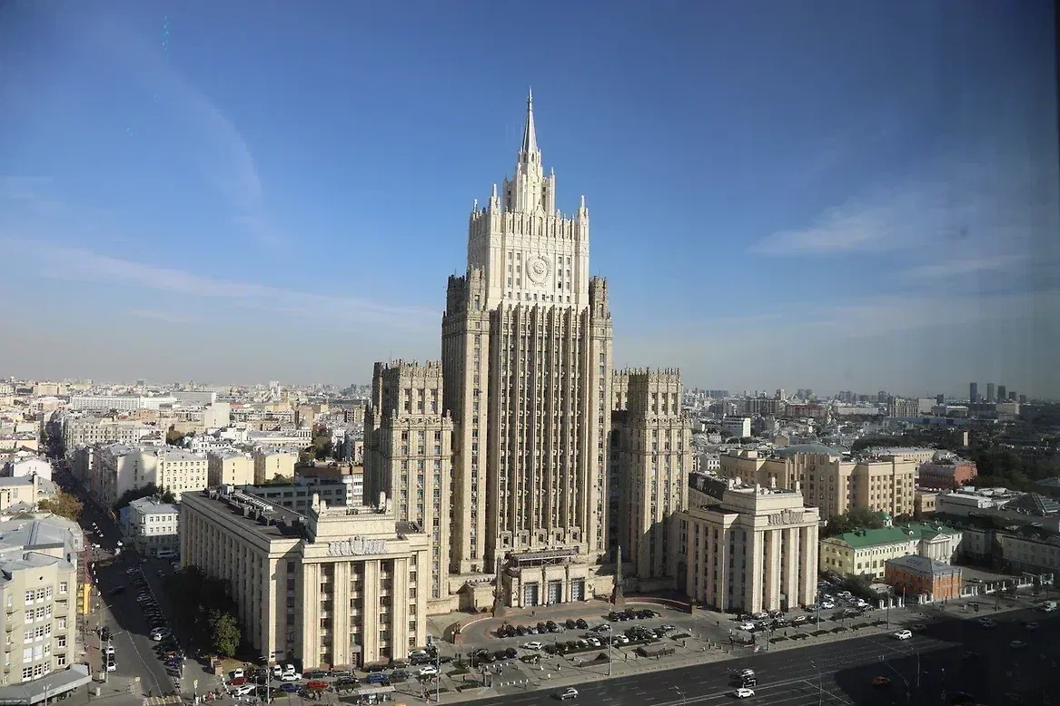 Здание МИД РФ. Обложка © Life.ru