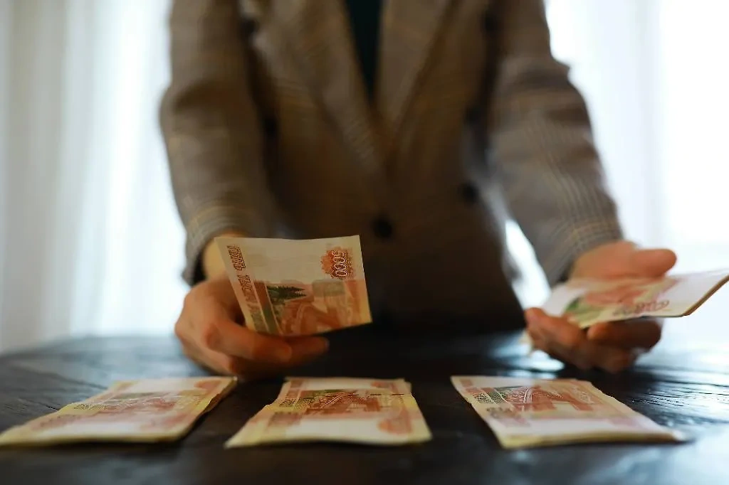 Деньги. Обложка © Shutterstock / FOTODOM / alexkich