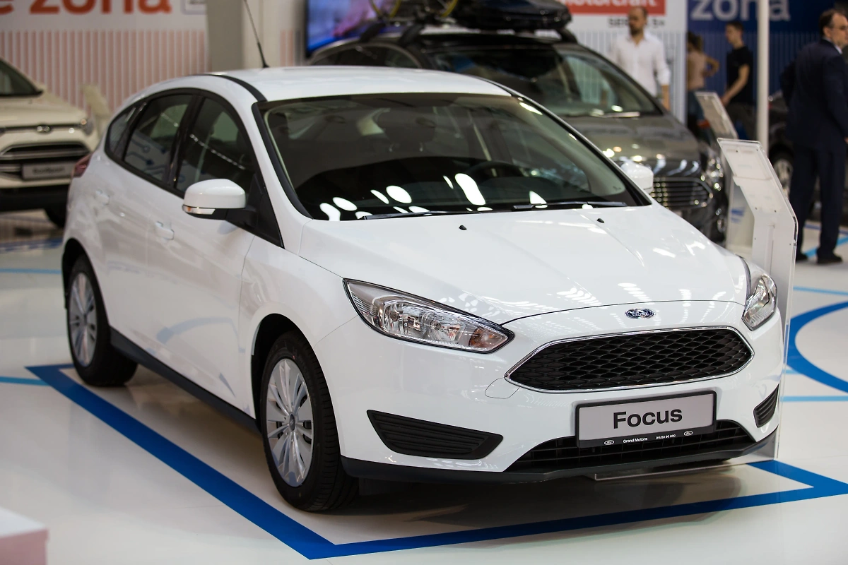 Автомобиль. Обложка © Shutterstock / FOTODOM / Milos Vucicevic