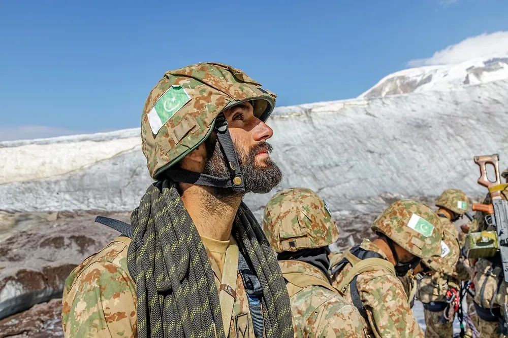 Военные Пакистана. Обложка © Shutterstock / FOTODOM / Vectorkel