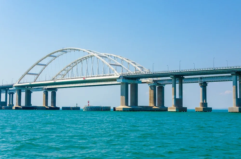 Крымский мост. Обложка © Shutterstock / FOTODOM / sergey lavrishchev