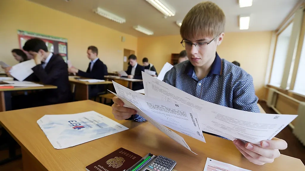 Минпросвещения выпустило календарь ЕГЭ и ОГЭ на 2025 год. Обложка © ТАСС / Владимир Смирнов