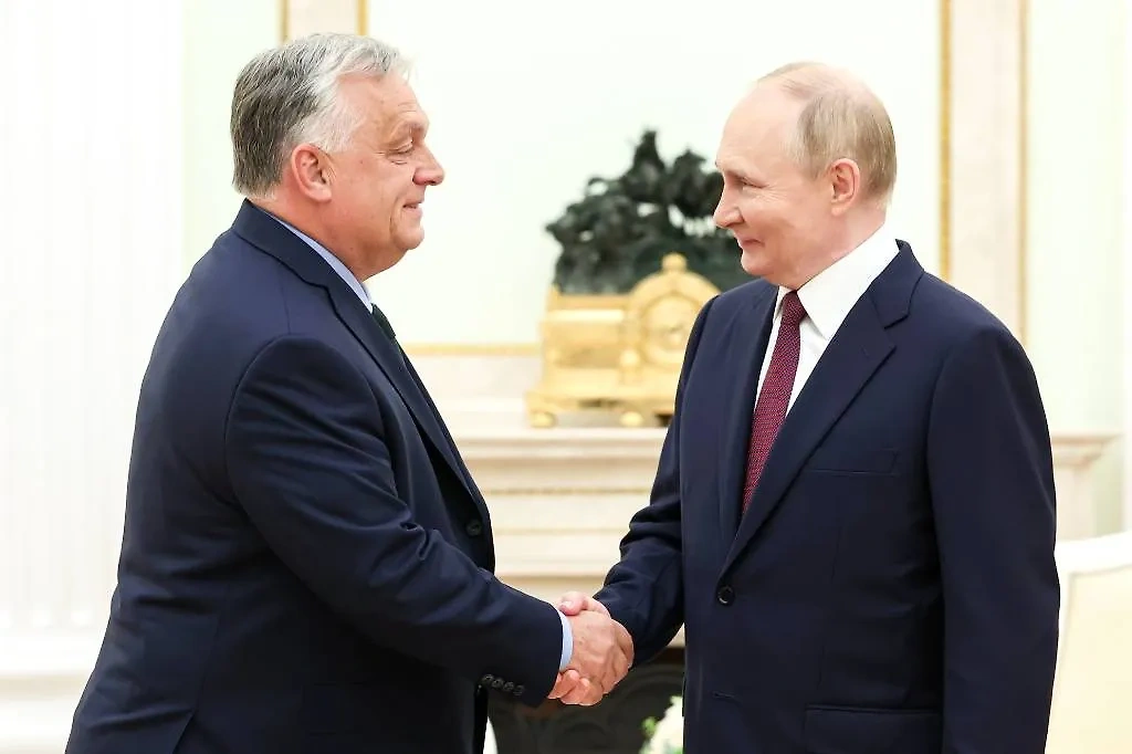 Президент РФ Владимир Путин и премьер-министр Венгрии Виктор Орбан (справа налево) во время встречи в Кремле. Фото © ТАСС / POOL / Валерий Шарифулин