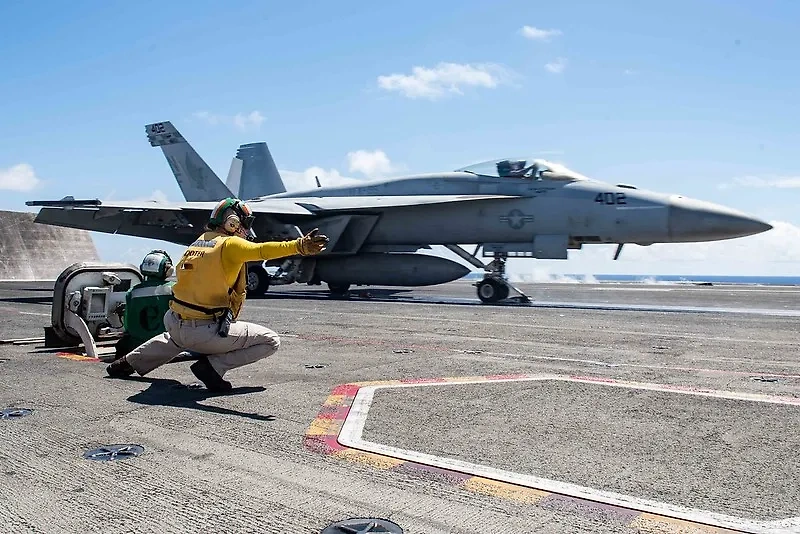 Истребитель F/A-18. Обложка © Flickr / U.S. Department of Defense