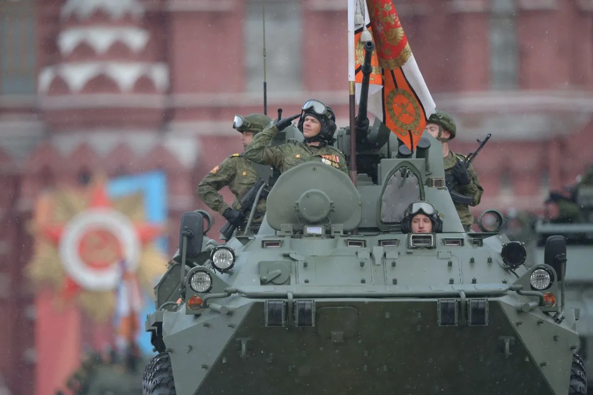 Парад Победы. Обложка © Life.ru